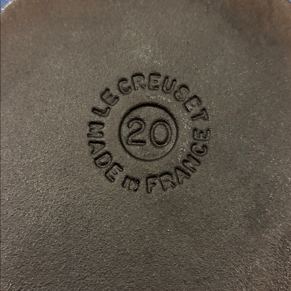 Le Creuset Glissemail Vintage Blue 7 1/2 Inch Double Spout Skillet pre-1990’s - Picture 5 of 9